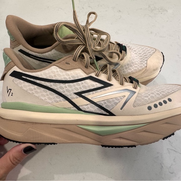 Diadora Atomo V7000 2 Running Shoes - Picture 2 of 5